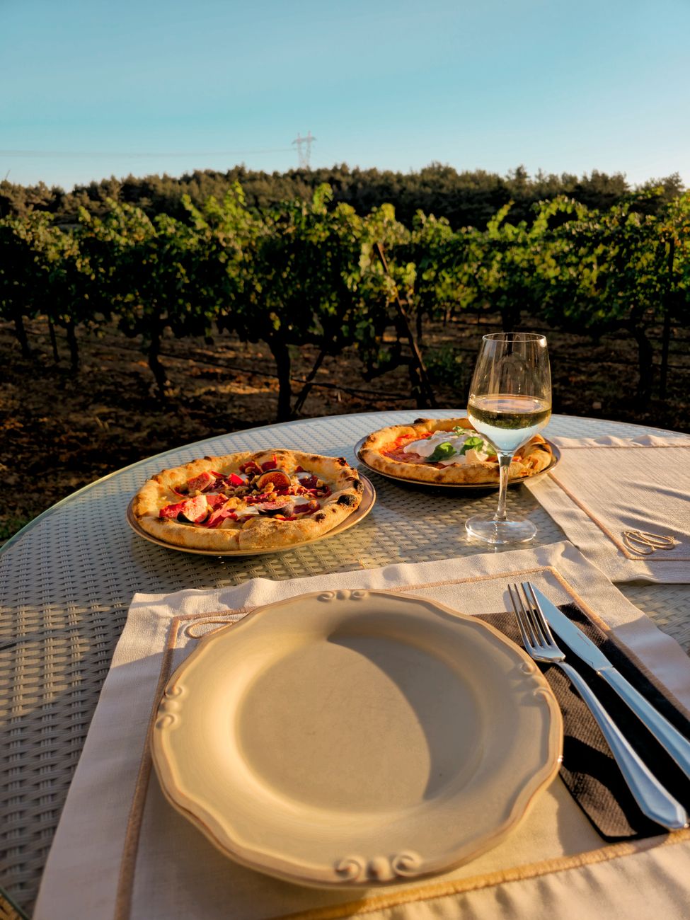 Tuscan Vineyard Table